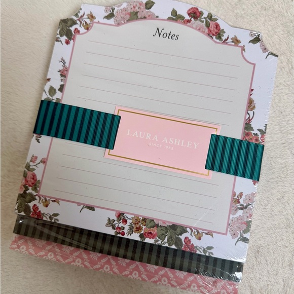 Laura Ashley Notepad - Picture 3 of 3